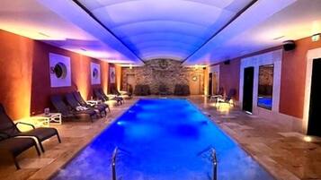 Espace de soins pour les couples, sauna, bain à remous, hammam, hammam