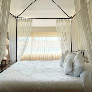 Ropa de cama de alta calidad y minibar 