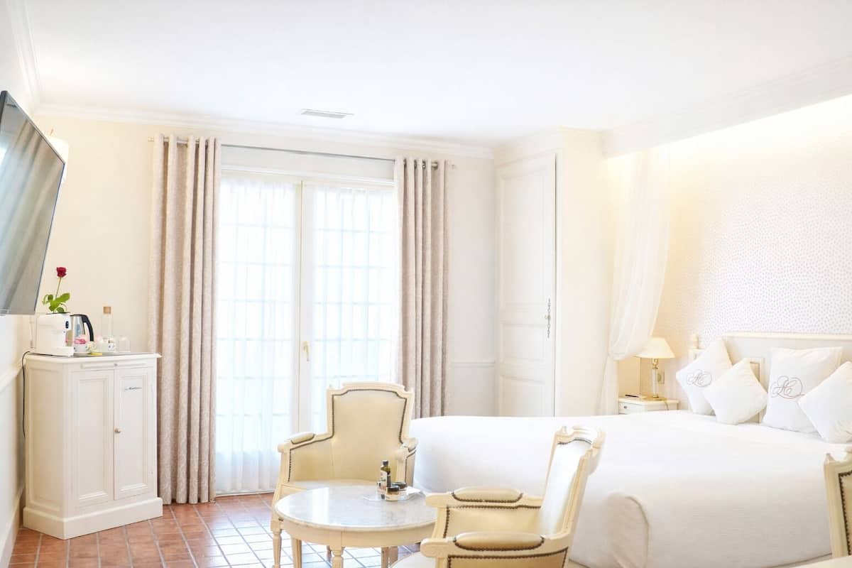 Chambre Luxe Balcon | Premium bedding, minibar, in-room safe, desk