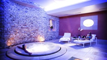 Couples treatment rooms, sauna, hot tub, steam room, Turkish bath