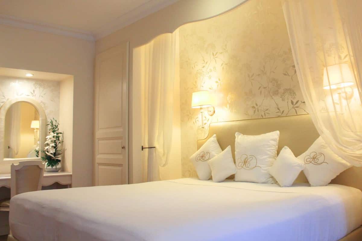 Junior Suite | Premium bedding, minibar, in-room safe, desk