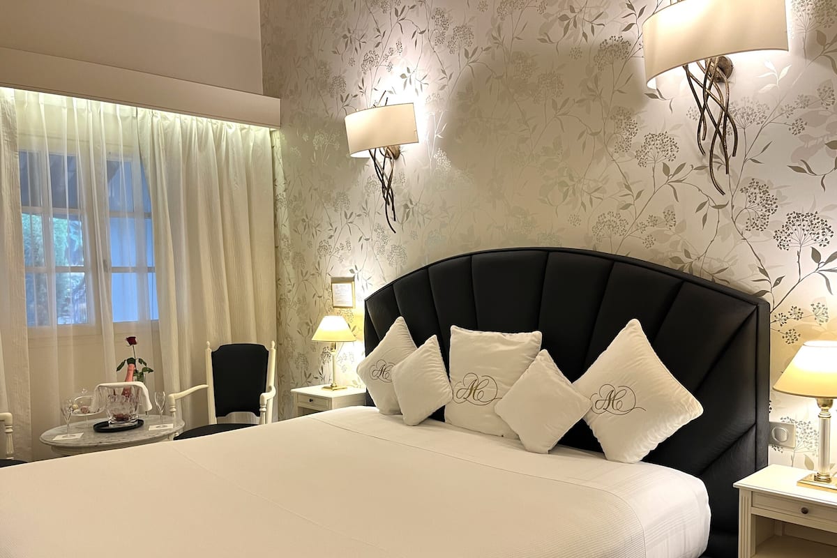 Ropa de cama de alta calidad y minibar