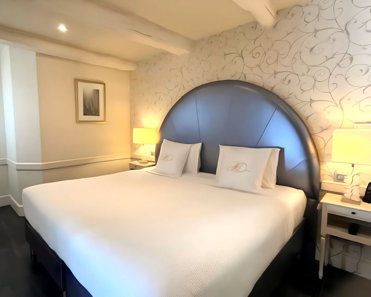 Suite (Swimming pool view) | Premium bedding, minibar, in-room safe, desk