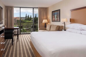 Premium bedding, pillow-top beds, in-room safe, laptop workspace - Maui Coast Hotel (Kihei)