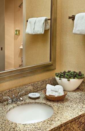 Deluxe King (Coast King) | Premium bedding, desk, blackout drapes, iron/ironing board - Coast Gateway Hotel (SeaTac)