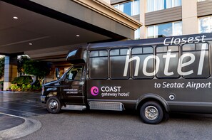 Airport shuttle - Coast Gateway Hotel (SeaTac)