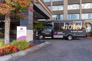 Airport shuttle - Coast Gateway Hotel (SeaTac)