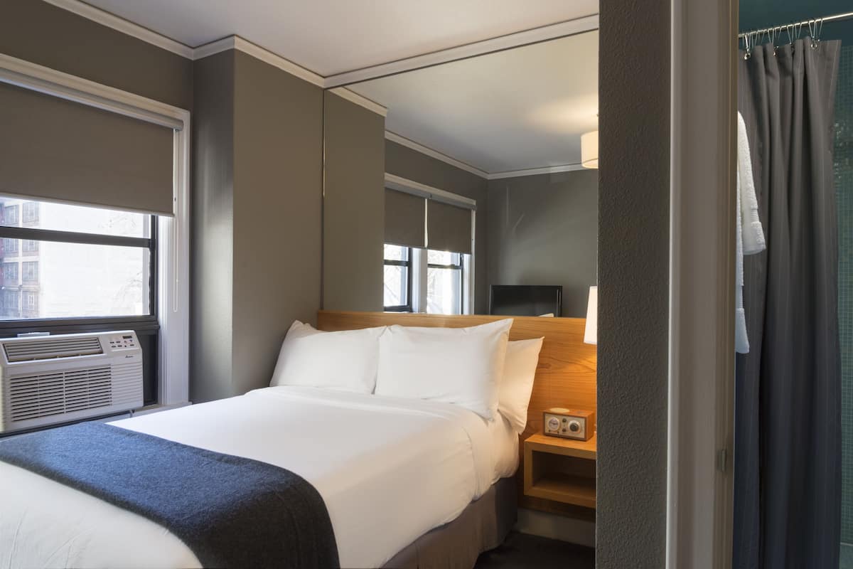 Standard Room, 1 Double Bed (Mini Full) | Egyptian cotton sheets, premium bedding, down comforters, pillowtop beds