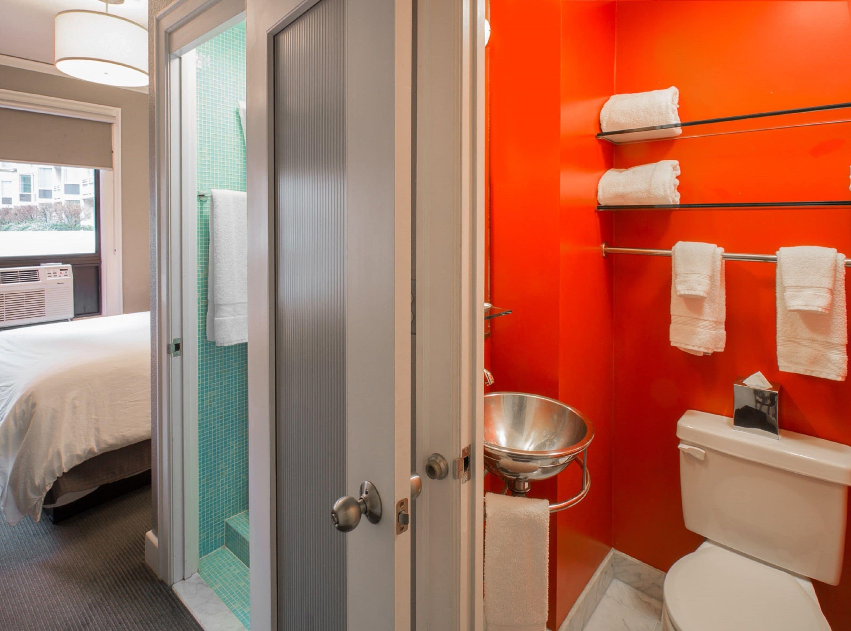 standard room, 1 double bed (mini full) | bathroom | combined shower/bathtub, designer toiletries, hair dryer, bathrobes