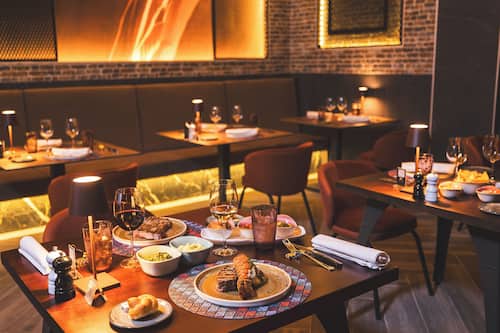 4 restaurants, dinner served, Fusion cuisine