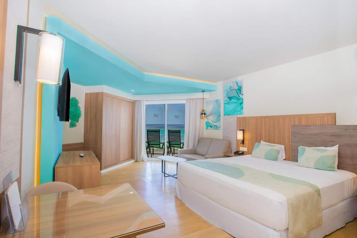 1 bedroom, pillowtop beds, minibar, in-room safe