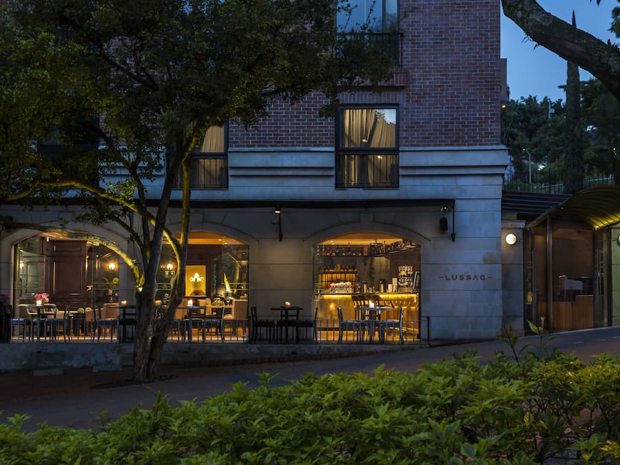 Se sirven desayunos, almuerzos y cenas; cocina americana