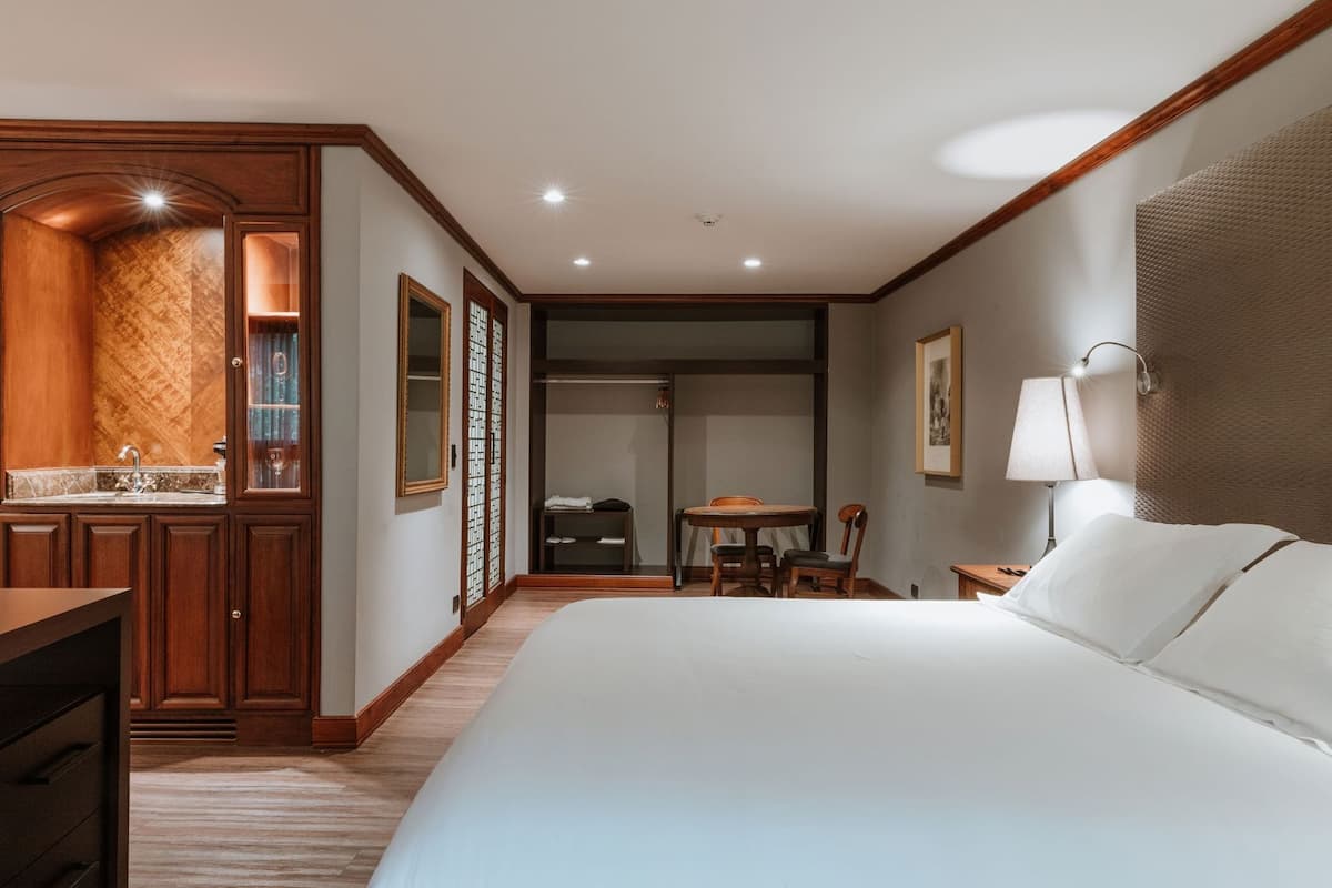 1 bedroom, Egyptian cotton sheets, premium bedding, Select Comfort beds