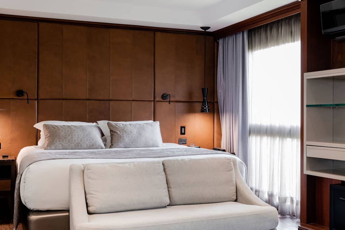 1 bedroom, Egyptian cotton sheets, premium bedding, Select Comfort beds