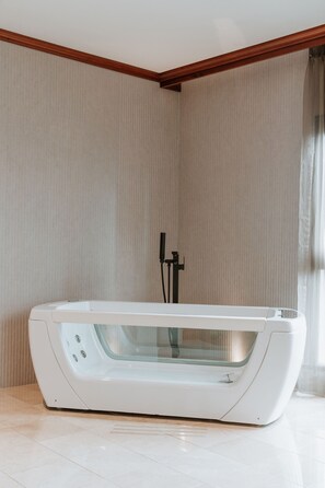 Suite Eksekutif | Kolam renang indoor