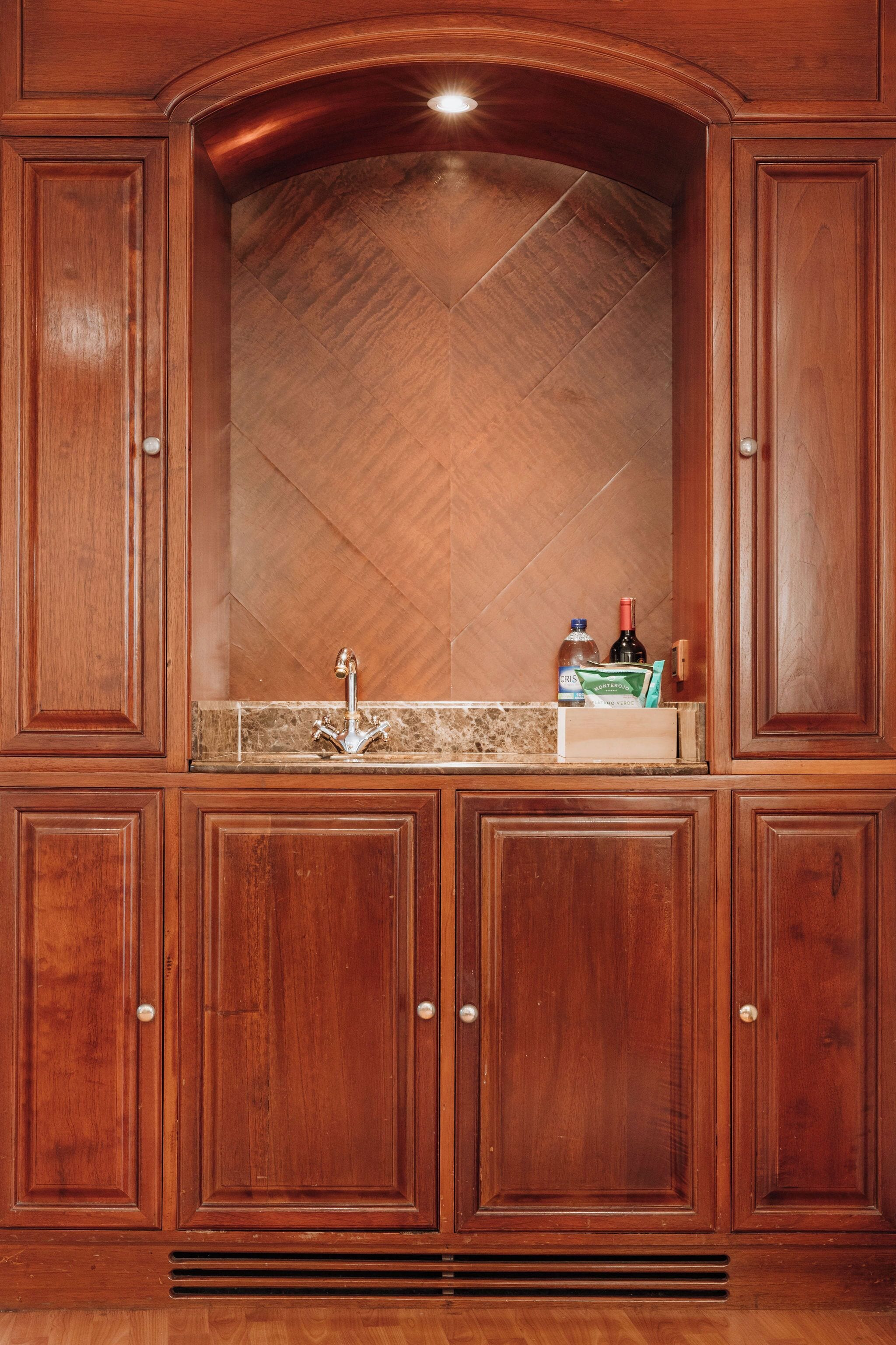 classic studio suite | living area