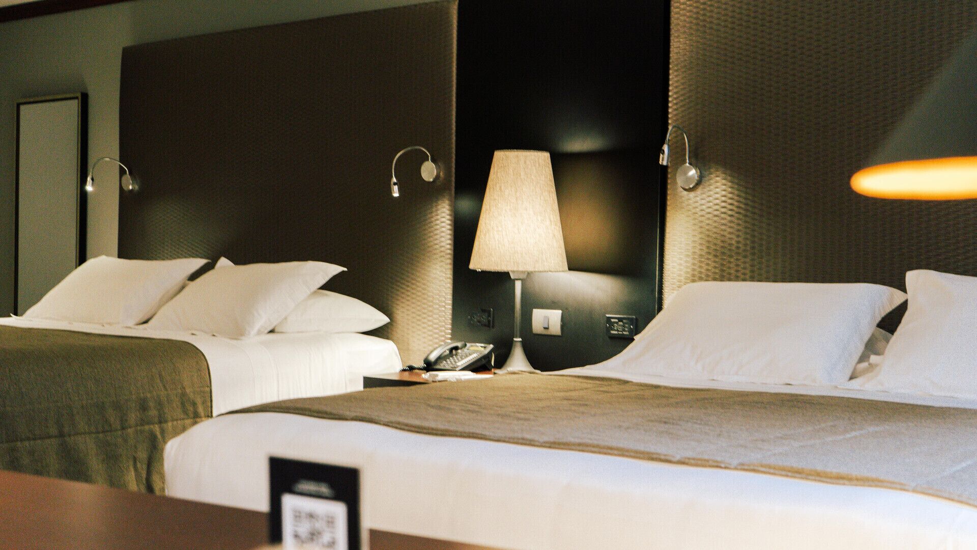 1 bedroom, Egyptian cotton sheets, premium bedding, Select Comfort beds