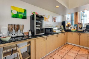Free daily buffet breakfast 