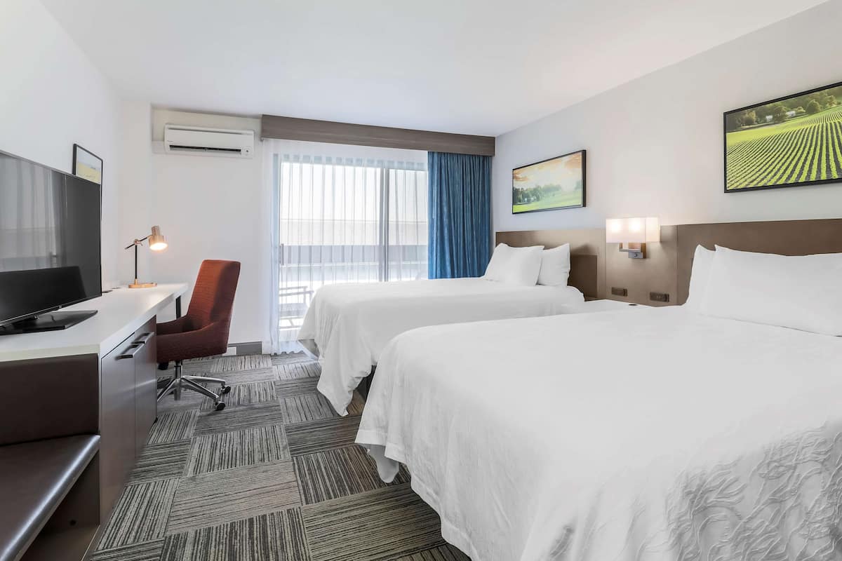 Premium bedding, in-room safe, desk, laptop workspace