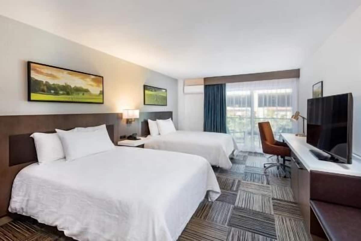 Premium bedding, in-room safe, desk, laptop workspace