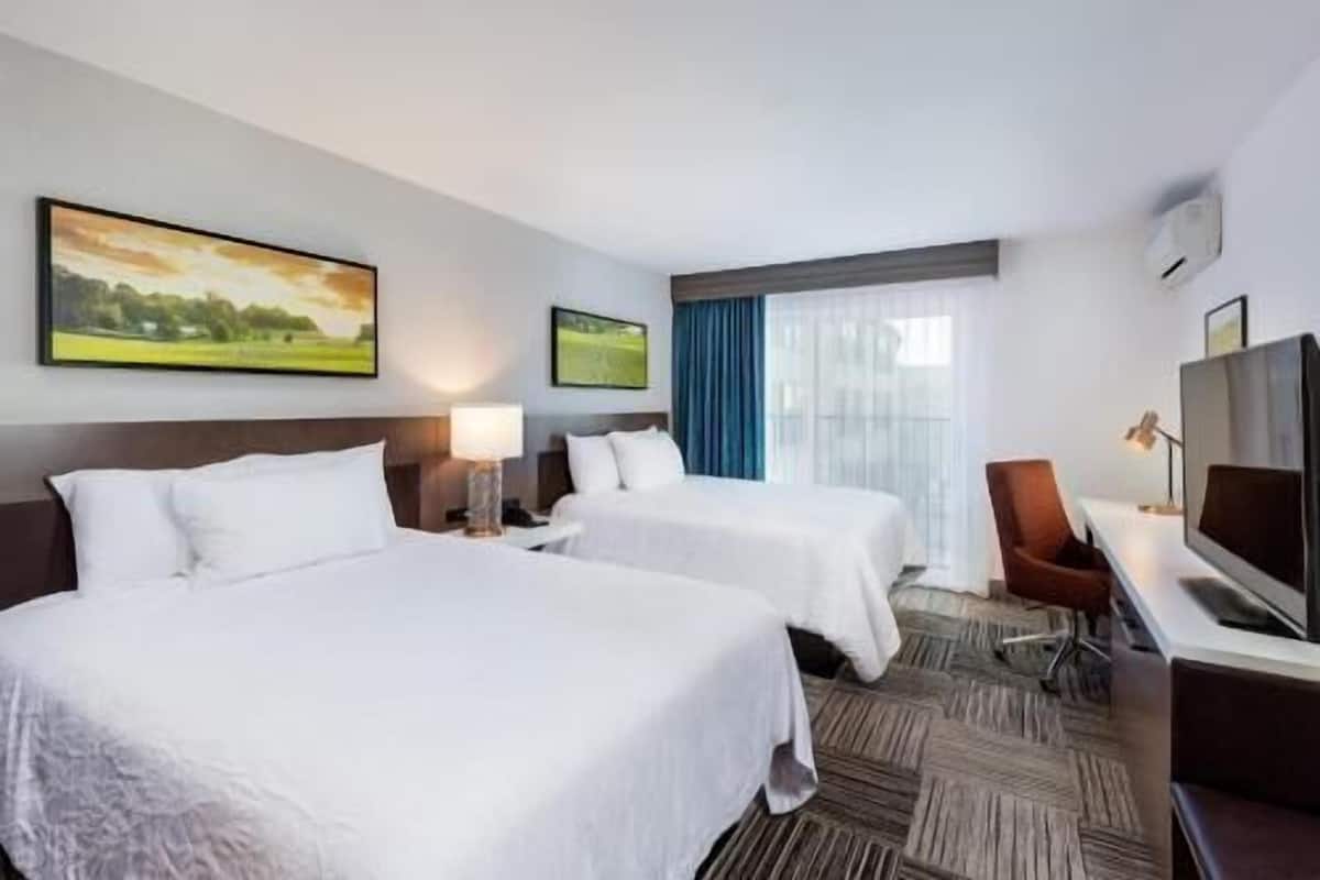 Premium bedding, in-room safe, desk, laptop workspace