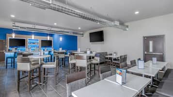 Breakfast and dinner served