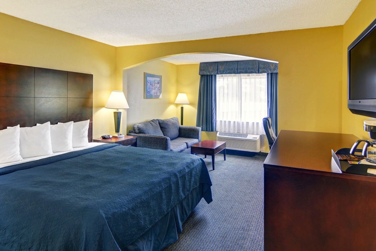 Quality Inn & Suites Reviews, Deals & Photos 2025 - Expedia