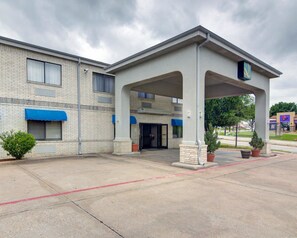 Exterior - Quality Inn & Suites Grand Prairie South (Grand Prairie)