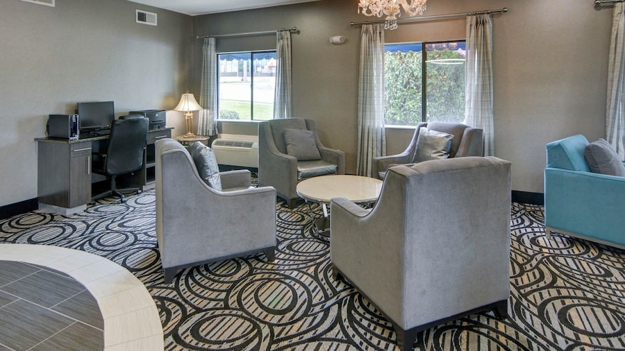 Quality Inn & Suites Grand Prairie South