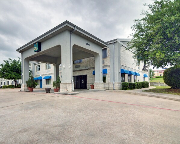 Exterior - Quality Inn & Suites Grand Prairie South (Grand Prairie)