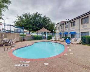 Piscina externa sazonal