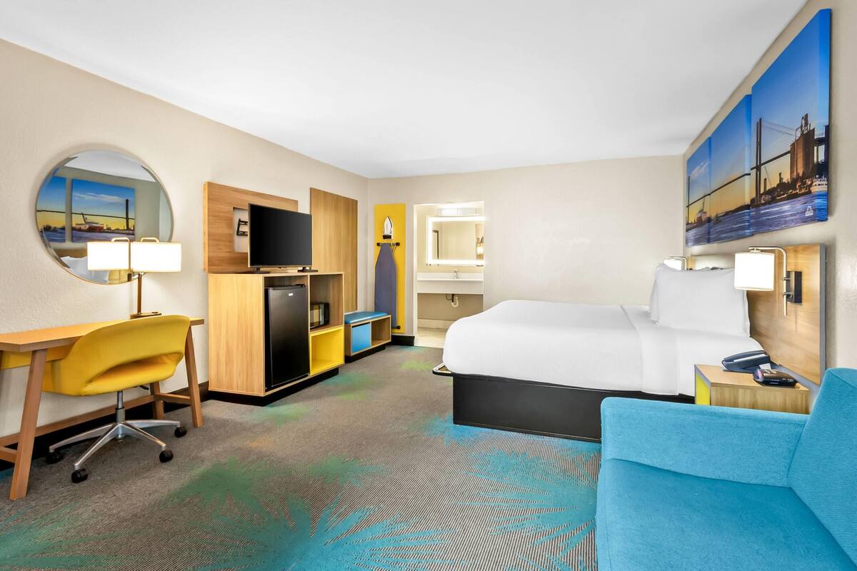 Desk, cribs (free), rollaway beds (surcharge), WiFi (free)