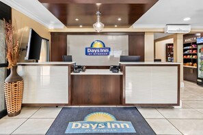 Lobby - Days Inn by Wyndham Goose Creek (Goose Creek)