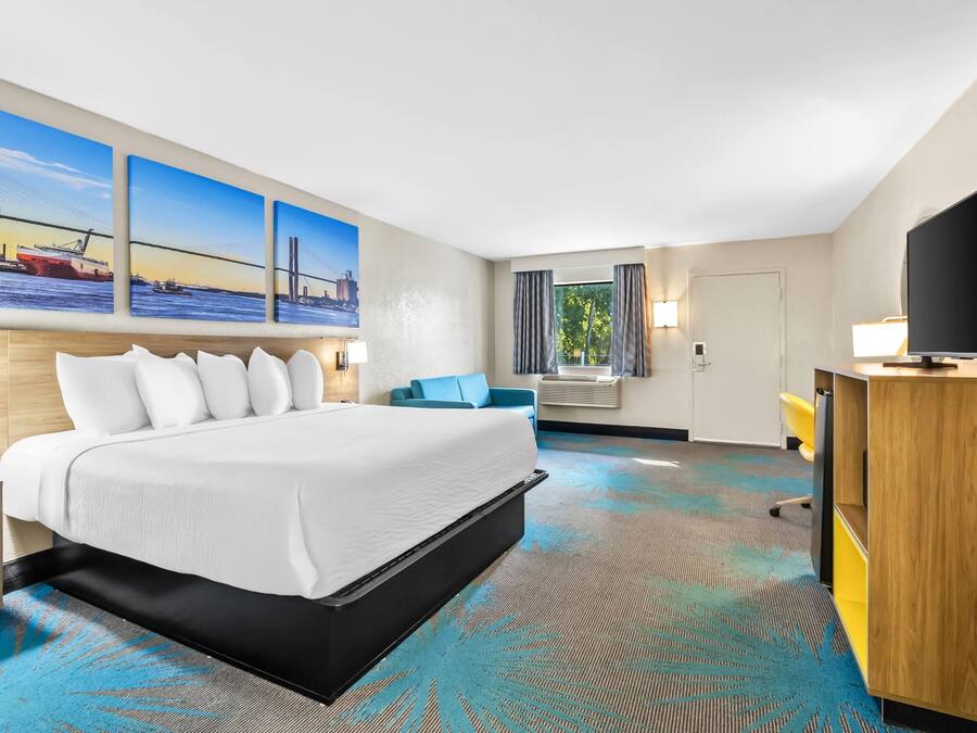 Skrivebord, barnesenger (inkludert) og ekstrasenger (mot et tillegg)