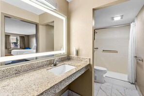 Standardzimmer, 2 Queen-Betten, barrierefrei, Nichtraucher | Barrierefreies Bad