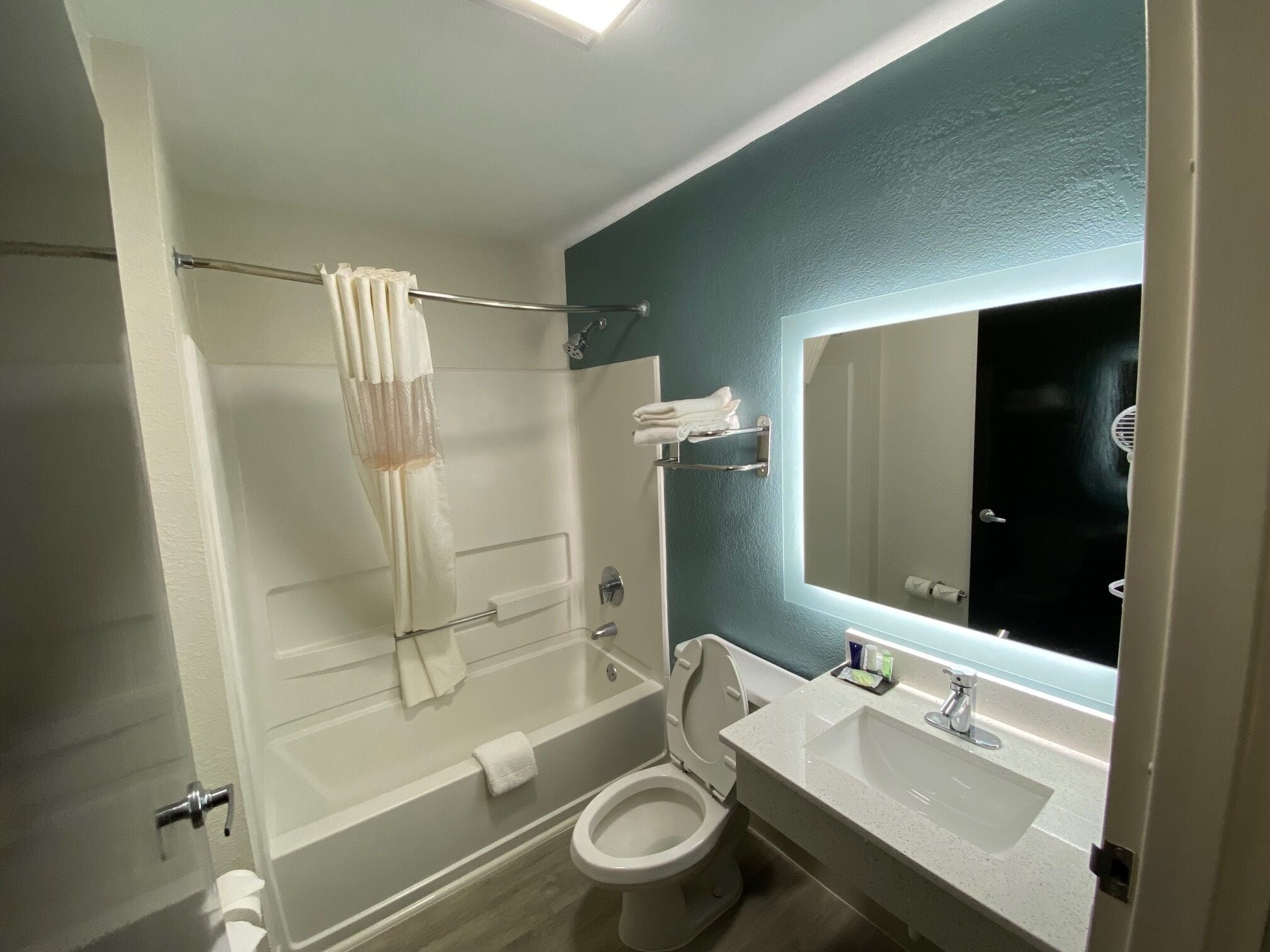 combined shower/bathtub, eco-friendly toiletries, hair dryer, towels