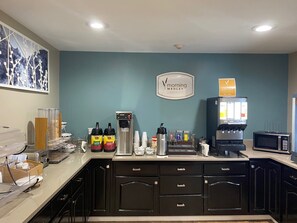 Free daily breakfast 