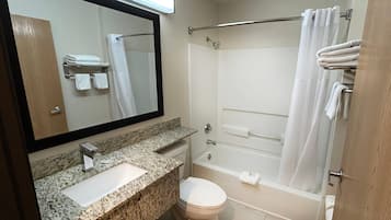 Combined shower/bathtub, free toiletries, hair dryer, towels