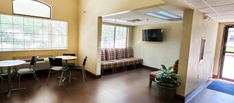 Travelodge by Wyndham Arlington/Dallas Area