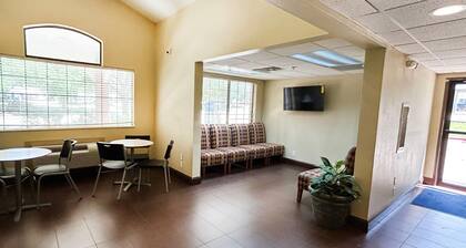 Travelodge by Wyndham Arlington/Dallas Area