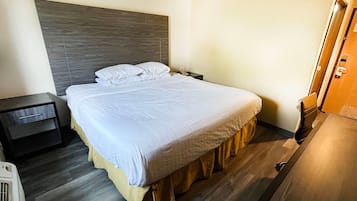 1 King Bed, Mobility Accessible Suite, Roll-In Shower, Non-Smoking