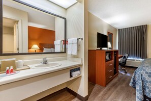 Standard Room, 1 King Bed, Non Smoking | Iron/ironing board, free WiFi, bed sheets