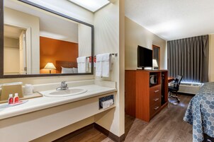 Standard Room, 1 King Bed, Non Smoking | Iron/ironing board, free WiFi, bed sheets