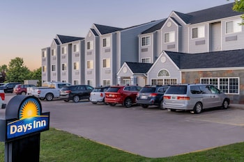 Days Inn & Suites by Wyndham Greeley