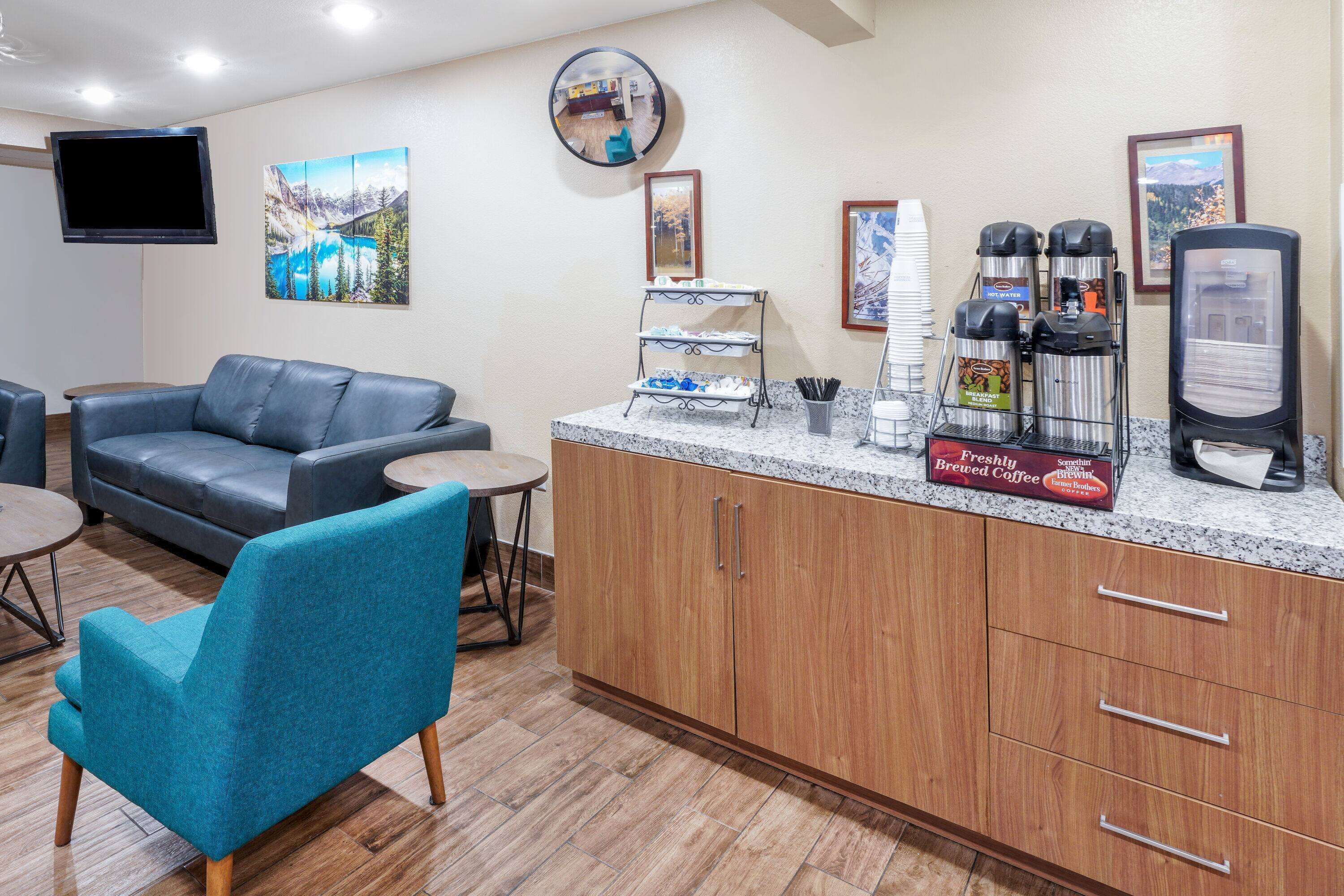 Free daily continental breakfast 