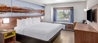 Days Inn & Suites by Wyndham Greeley