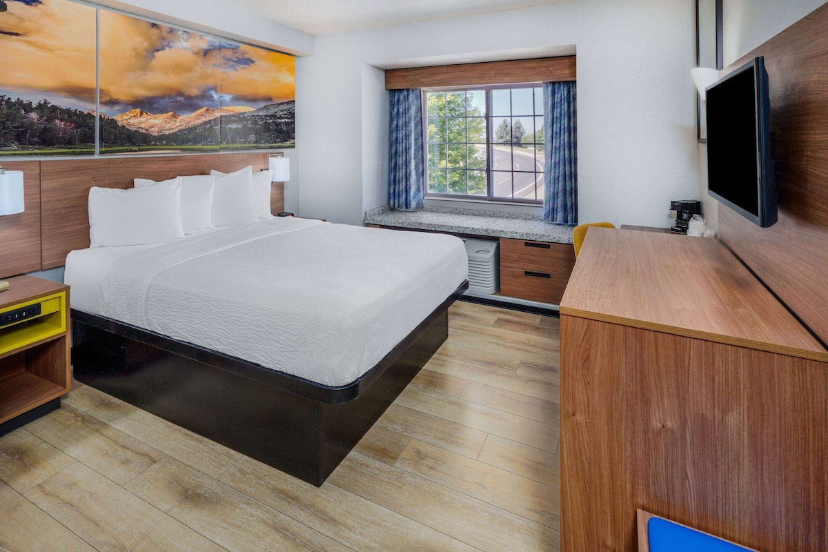 Standard Room, 1 Queen Bed