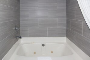 Standard Room, 1 King Bed, Non Smoking | Bathroom | Combined shower/bathtub, hair dryer, towels