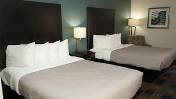 Quarto casal standard, 2 camas de casal, para não fumantes | Escrivaninha, espaço de trabalho para notebook, cortinas blackout