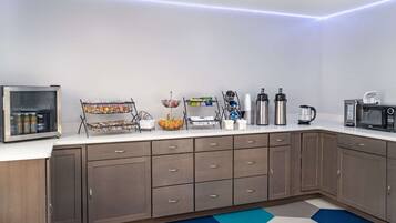 Ilmainen päivittäinen mannermainen aamiainen